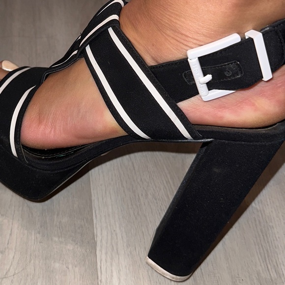 Mk heels - Picture 4 of 4